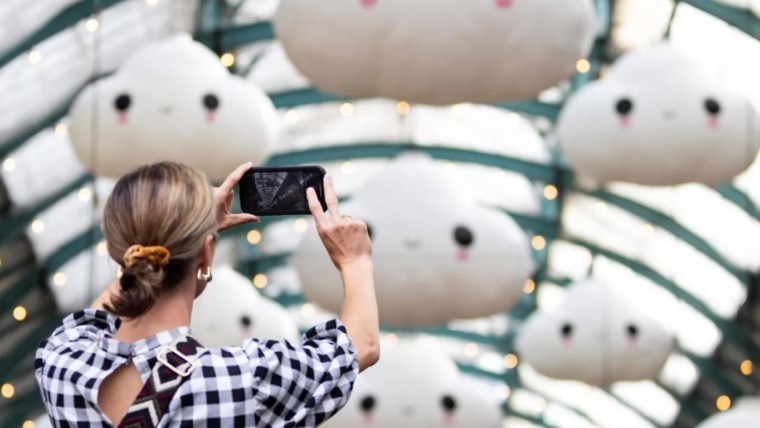 Covent Garden Brings a Smile to London This Summer with “Little Cloud World” by FriendsWithYou