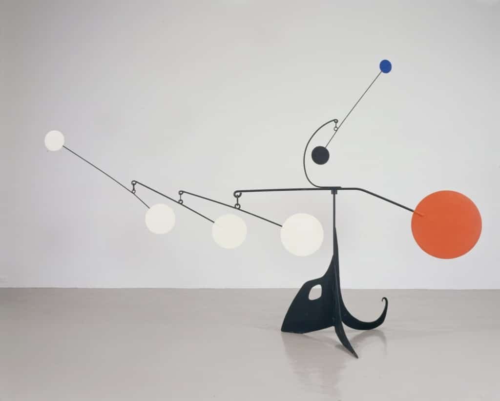 Alexander Calder, Myxomatose, 1953. Sheet metal, wire, and paint, 8 ft. 5 in. × 13 ft. 5 in. Calder Foundation, New York. © 2025 Calder Foundation, New York / ADAGP, Paris.